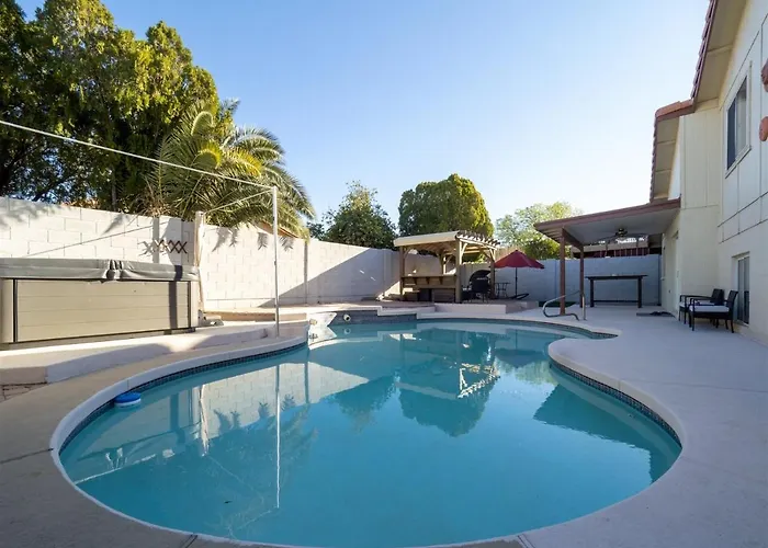 Spacious House With Pool Heater, Hot Tub, Billiards Holiday home Phoenix
