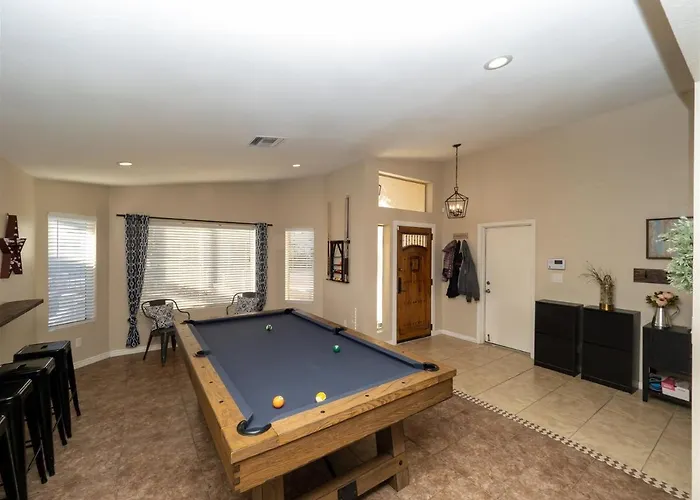 Holiday home Spacious House With Pool Heater, Hot Tub, Billiards