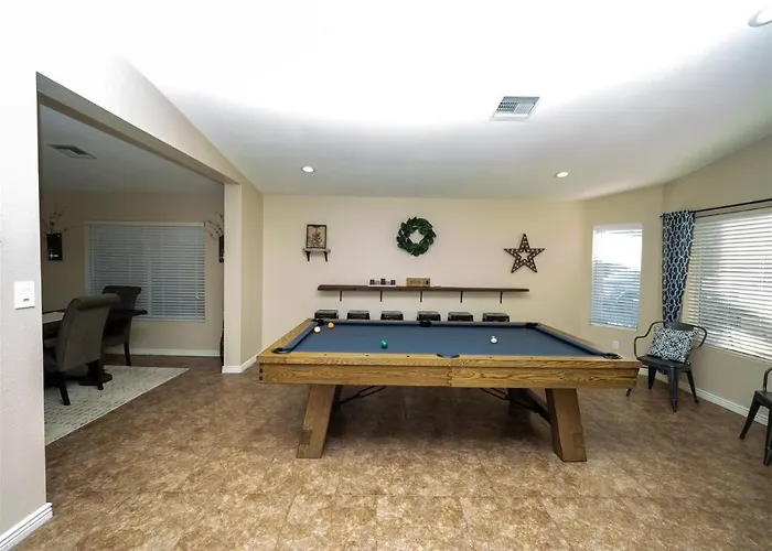 Spacious House With Pool Heater, Hot Tub, Billiards Holiday home *