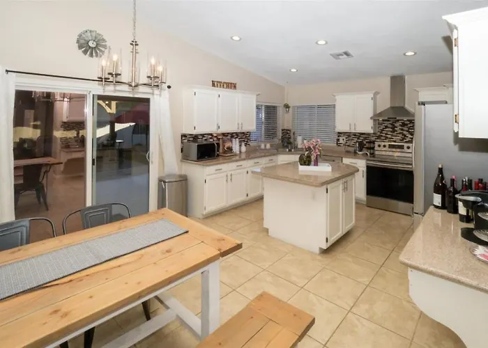 Spacious House With Pool Heater, Hot Tub, Billiards Holiday home