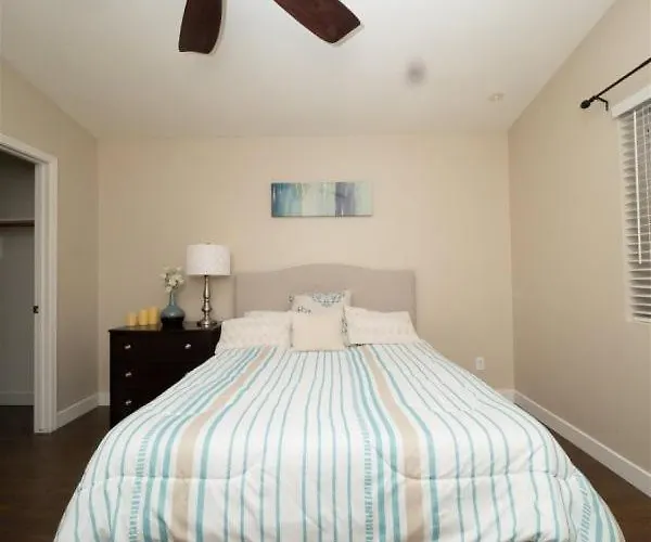 Holiday home Spacious House With Pool Heater, Hot Tub, Billiards
