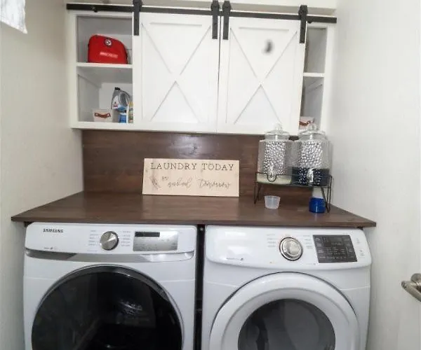 Spacious House With Pool Heater, Hot Tub, Billiards Holiday home Phoenix