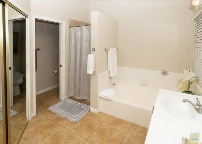 Spacious House With Pool Heater, Hot Tub, Billiards Holiday home Phoenix