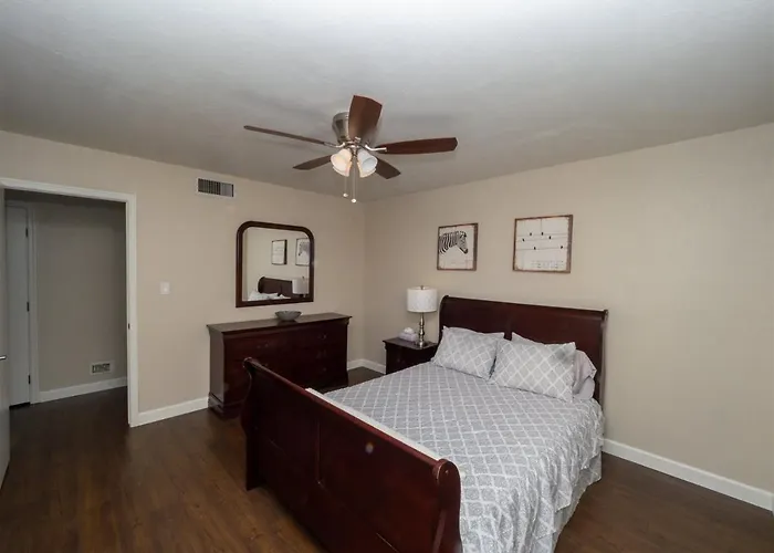 Spacious House With Pool Heater, Hot Tub, Billiards *