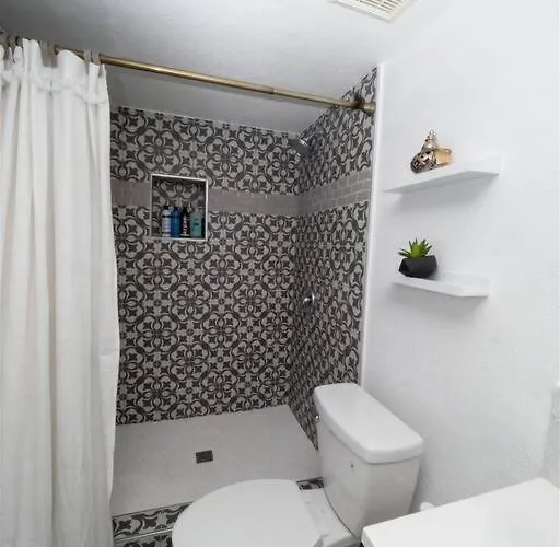 Spacious House With Pool Heater, Hot Tub, Billiards Holiday home *