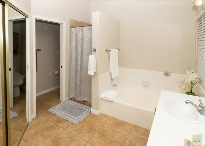 Spacious House With Pool Heater, Hot Tub, Billiards Holiday home *