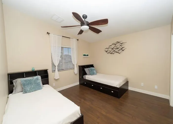 Spacious House With Pool Heater, Hot Tub, Billiards