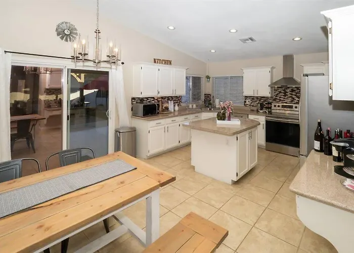 Holiday home Spacious House With Pool Heater, Hot Tub, Billiards