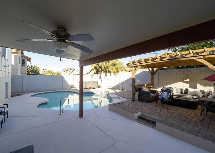 Holiday home Spacious House With Pool Heater, Hot Tub, Billiards *