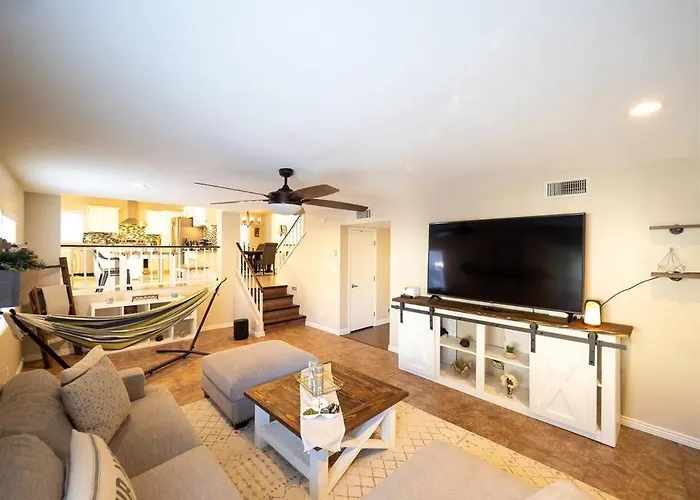 Spacious House With Pool Heater, Hot Tub, Billiards Holiday home *